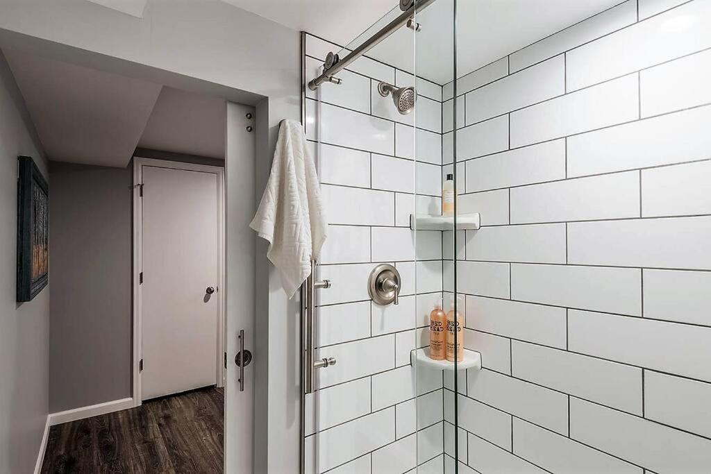 Just Renovated, Fully Stocked With Free Parking Denver