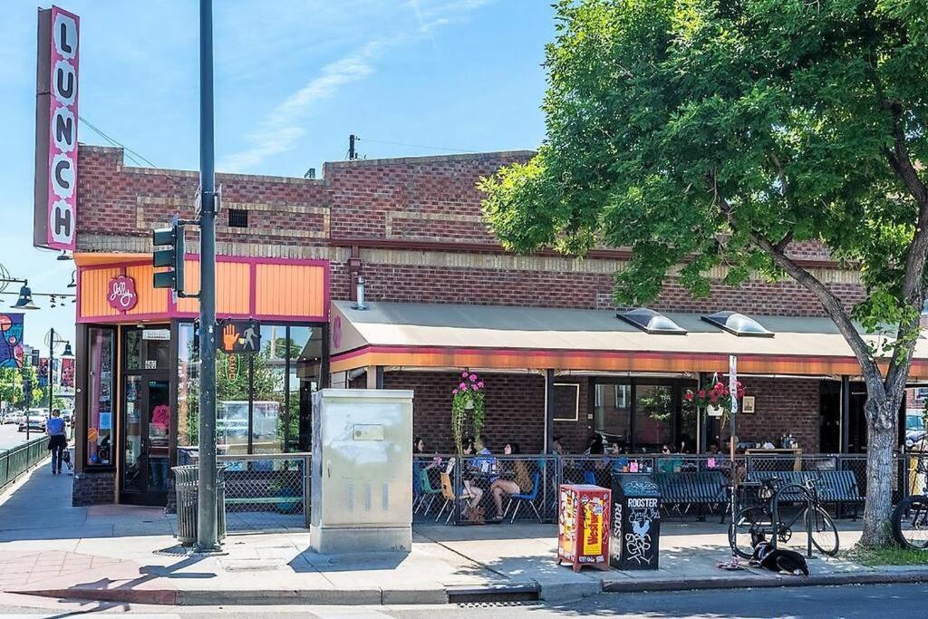 Just Renovated, Fully Stocked With Free Parking Holiday home Denver