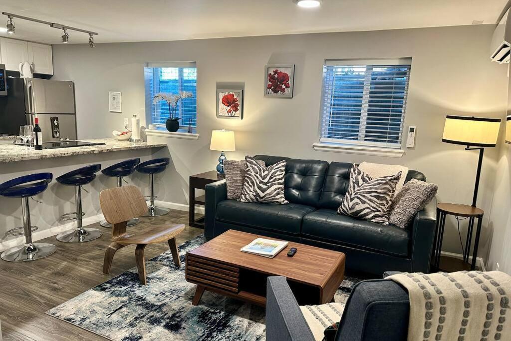 Holiday home Just Renovated, Fully Stocked With Free Parking