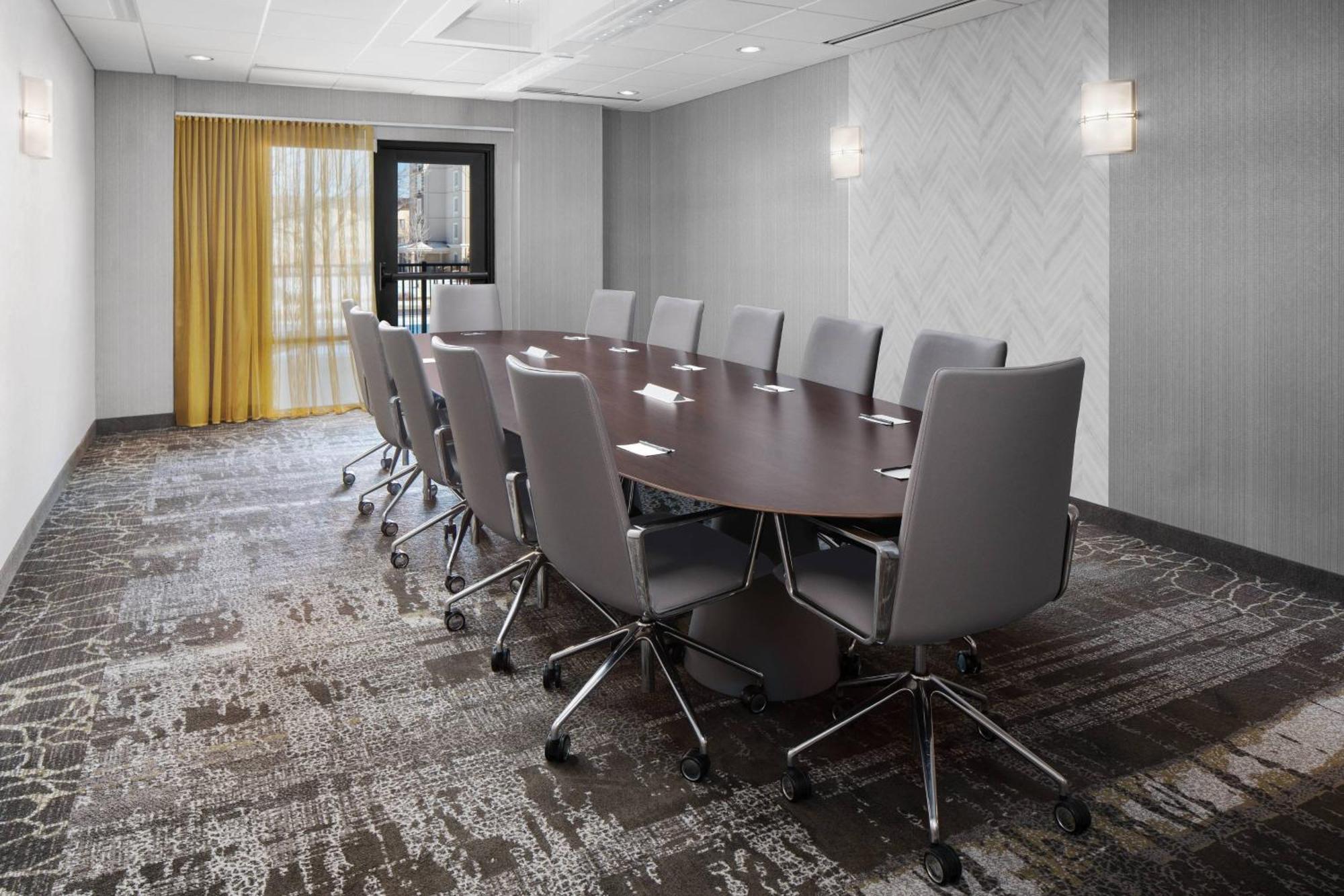 Springhill By Marriott Airport Hotel 3*