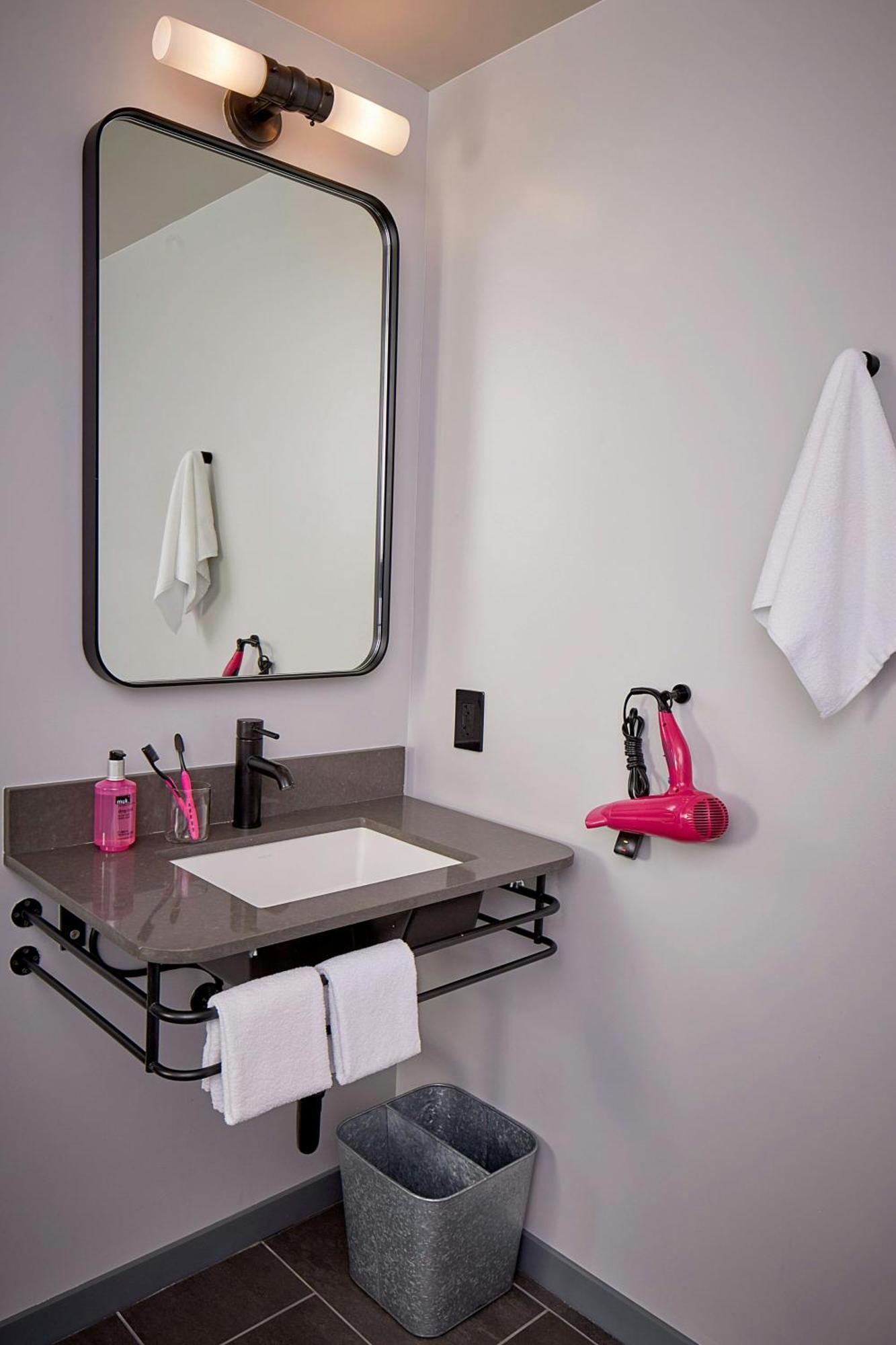 Hotel Moxy Cherry Creek 3*