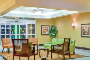 La Quinta By Wyndham Airport Dia Hotel