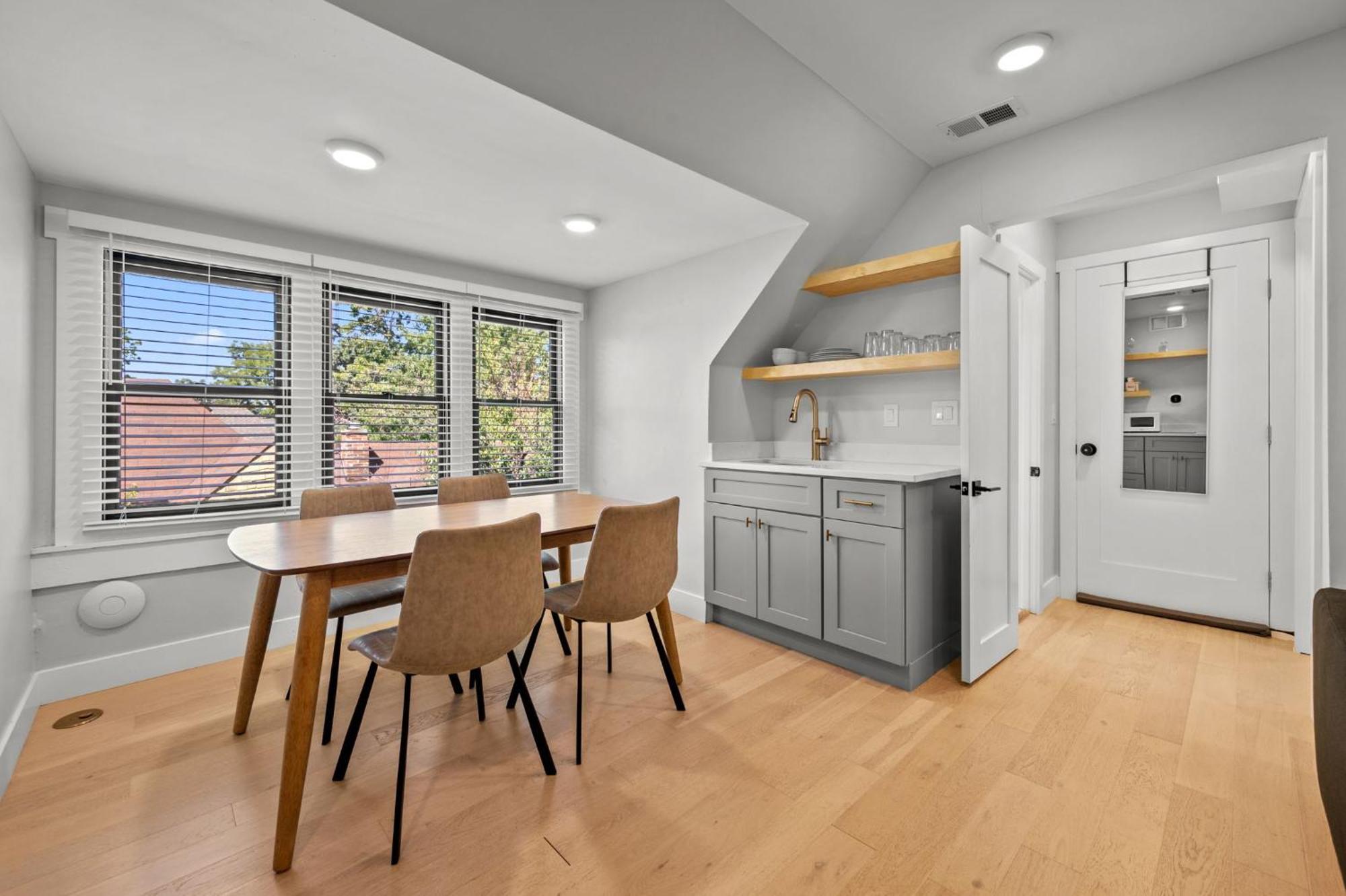 Broadway Dog-friendly Loft With Parking Apartment *