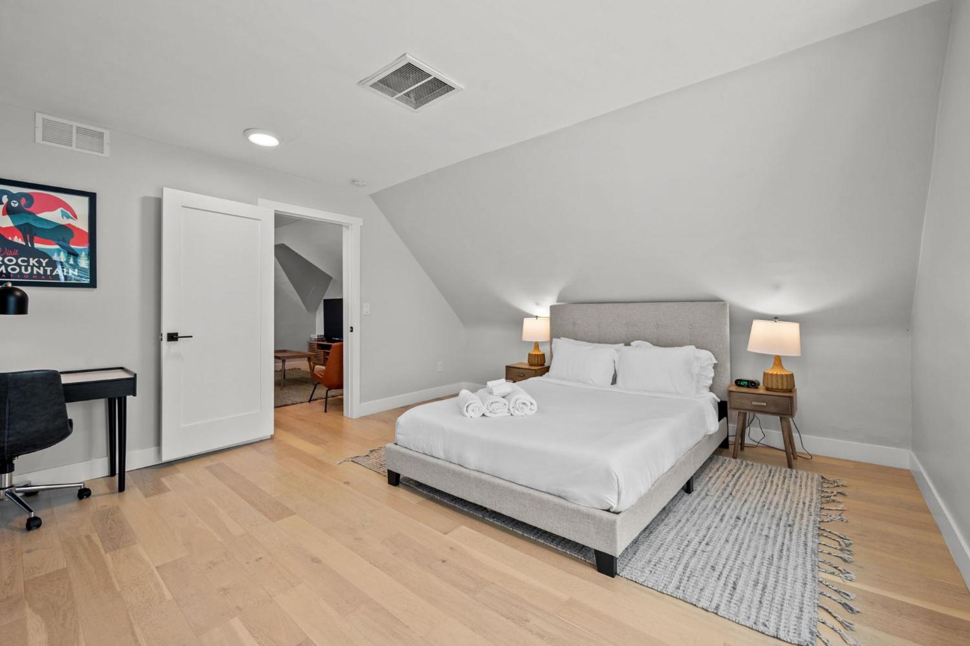 Broadway Dog-friendly Loft With Parking Apartment *
