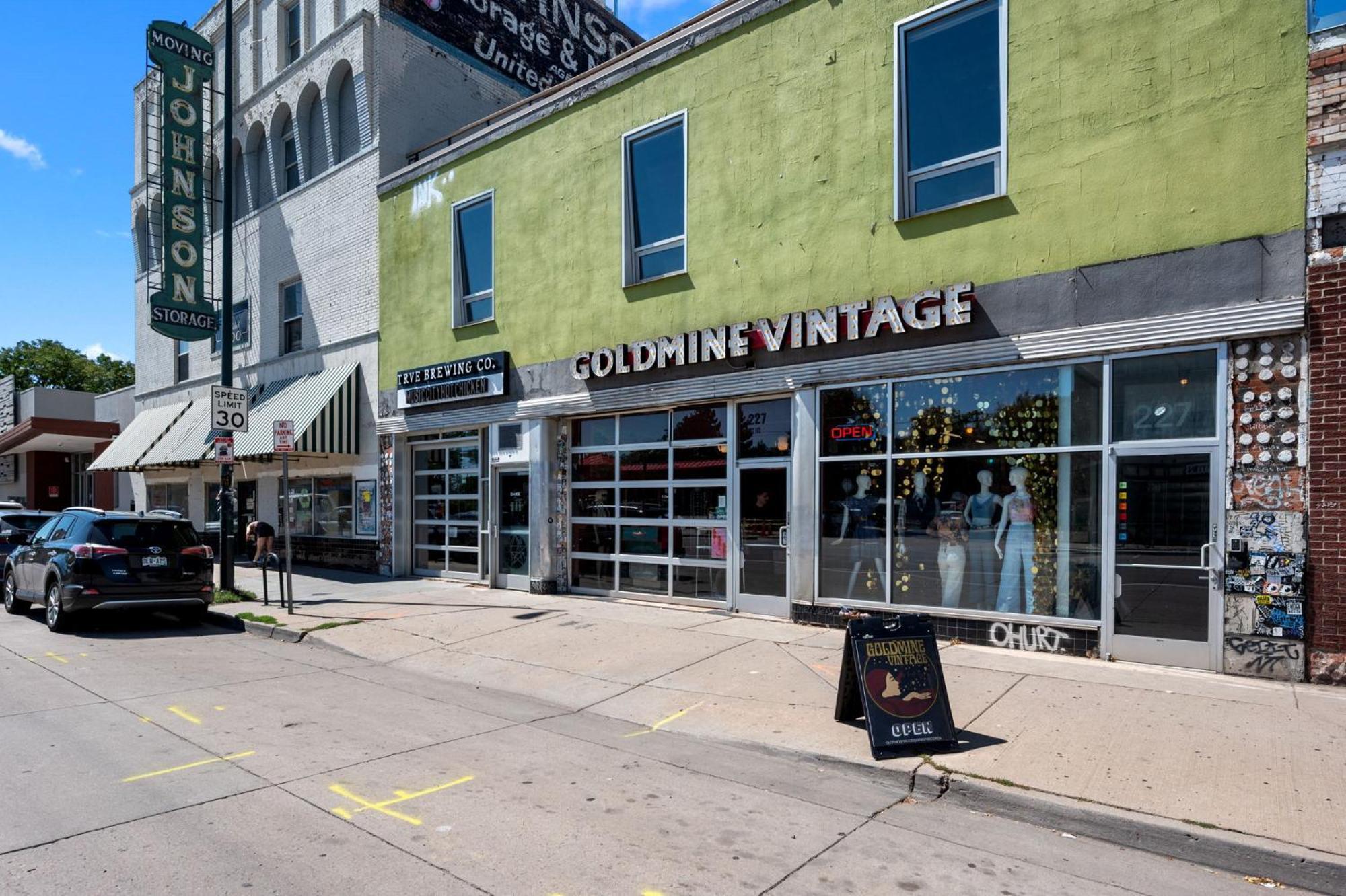 Broadway Dog-friendly Loft With Parking Apartment