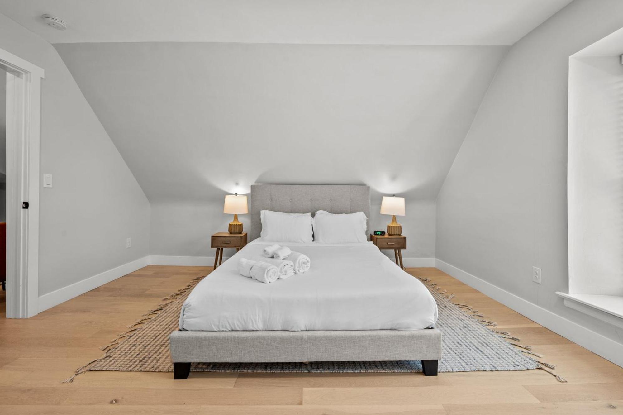 Broadway Dog-friendly Loft With Parking Apartment *
