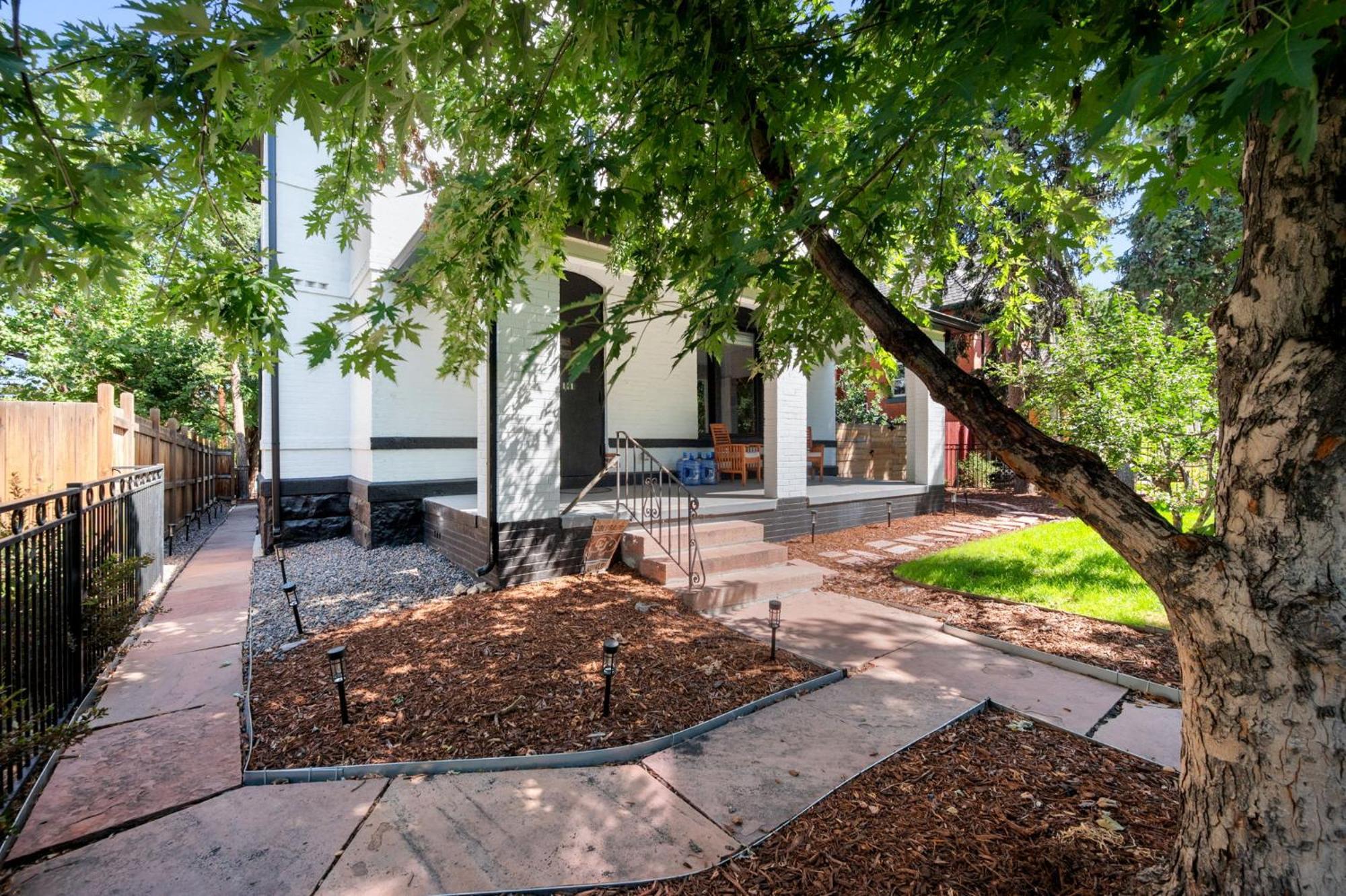 Broadway Dog-friendly Loft With Parking * Denver
