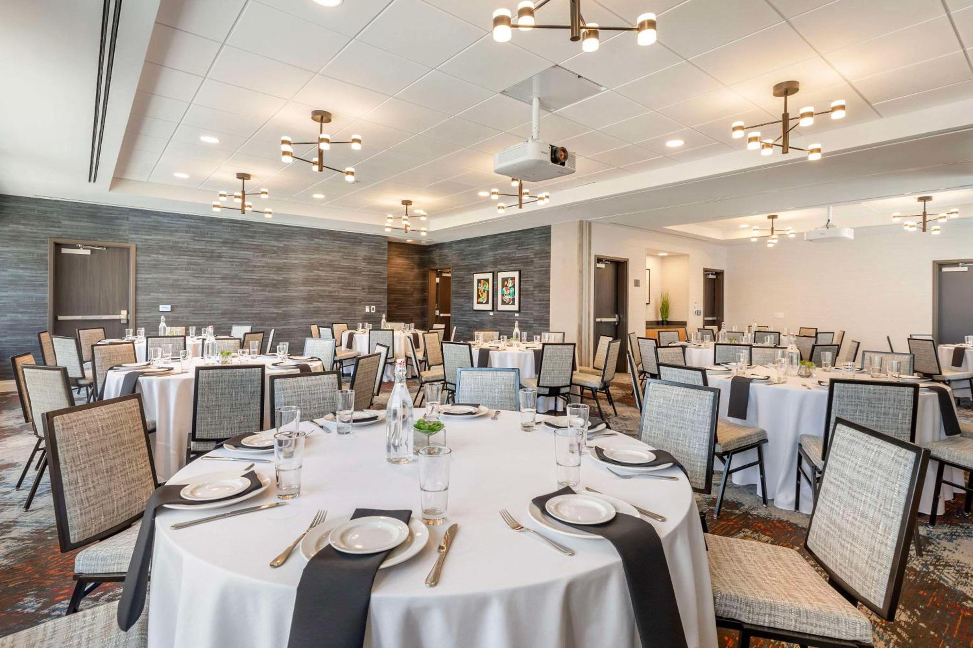 Cambria Downtown Rino Hotel