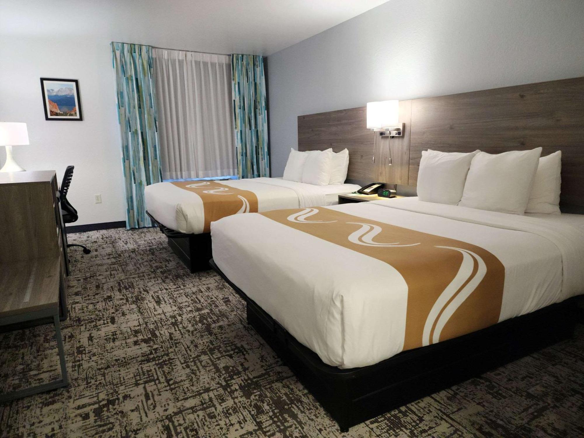 Quality & International Airport Hotel 3*