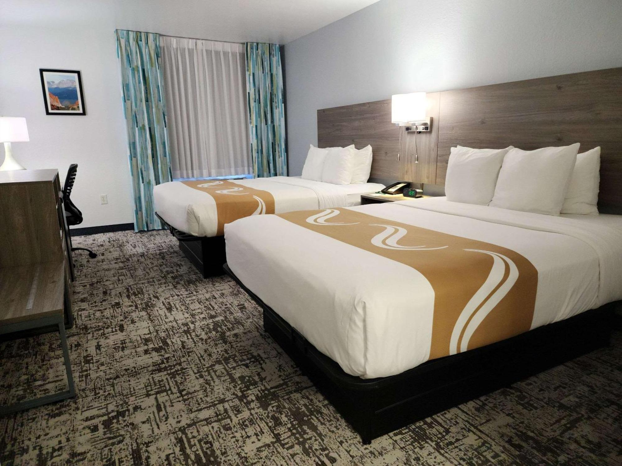 Hotel Quality & International Airport 3*