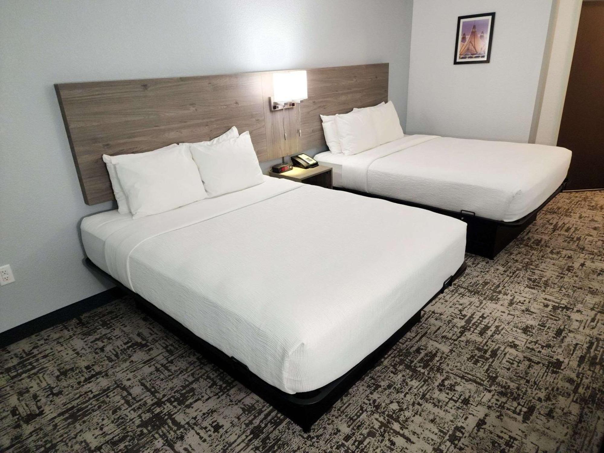 Quality & International Airport 3*
