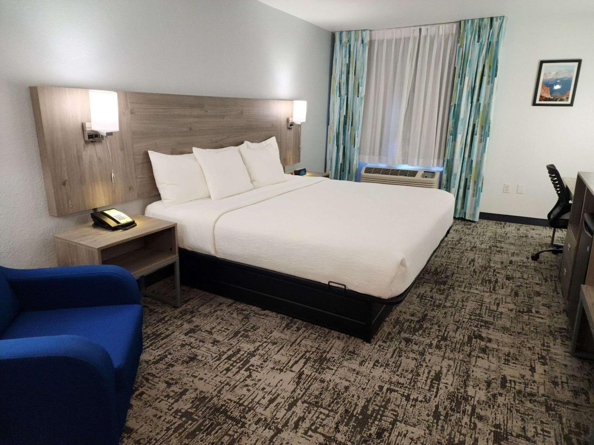 Quality & International Airport 3* Denver