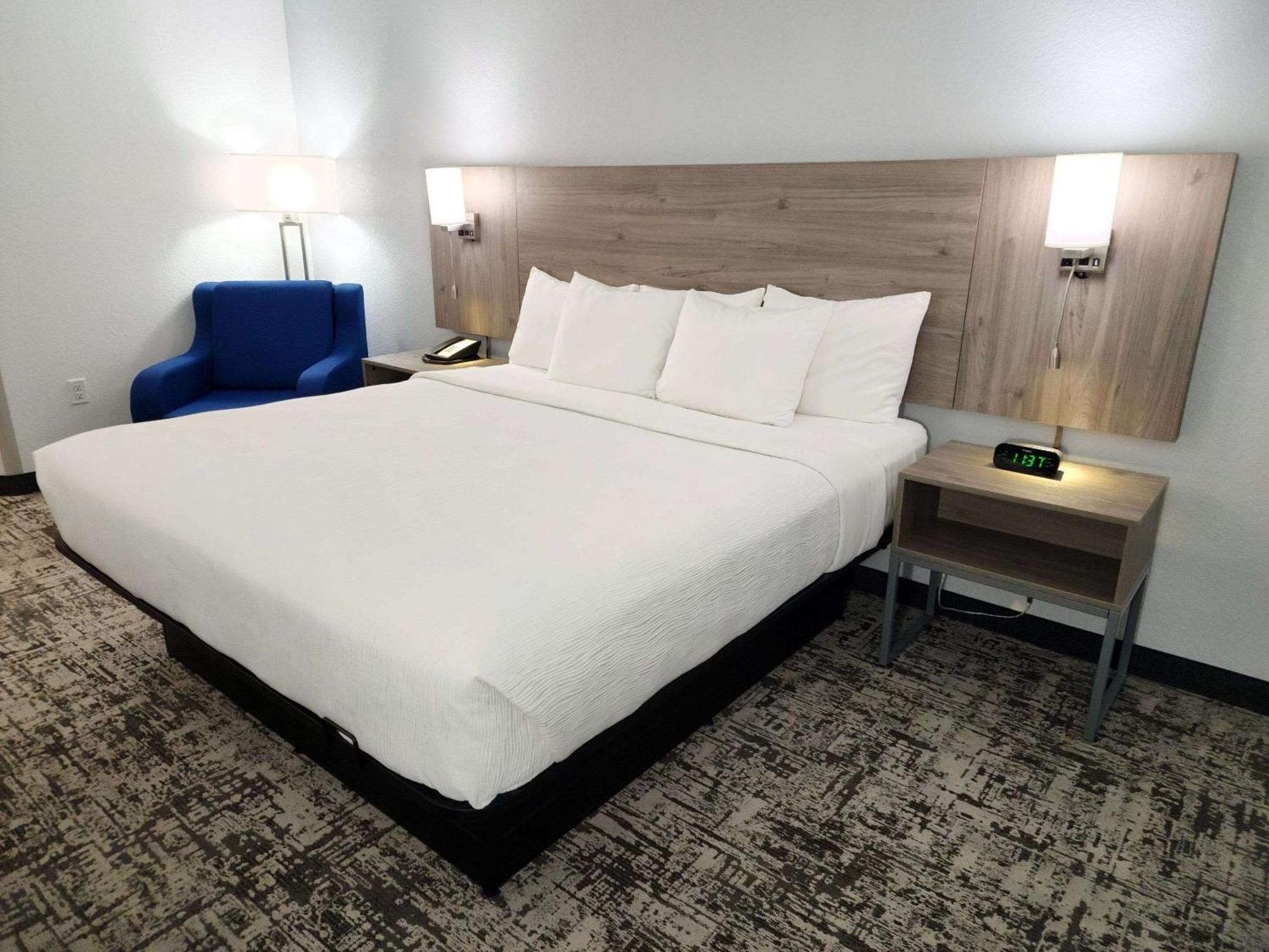 Quality & International Airport Hotel