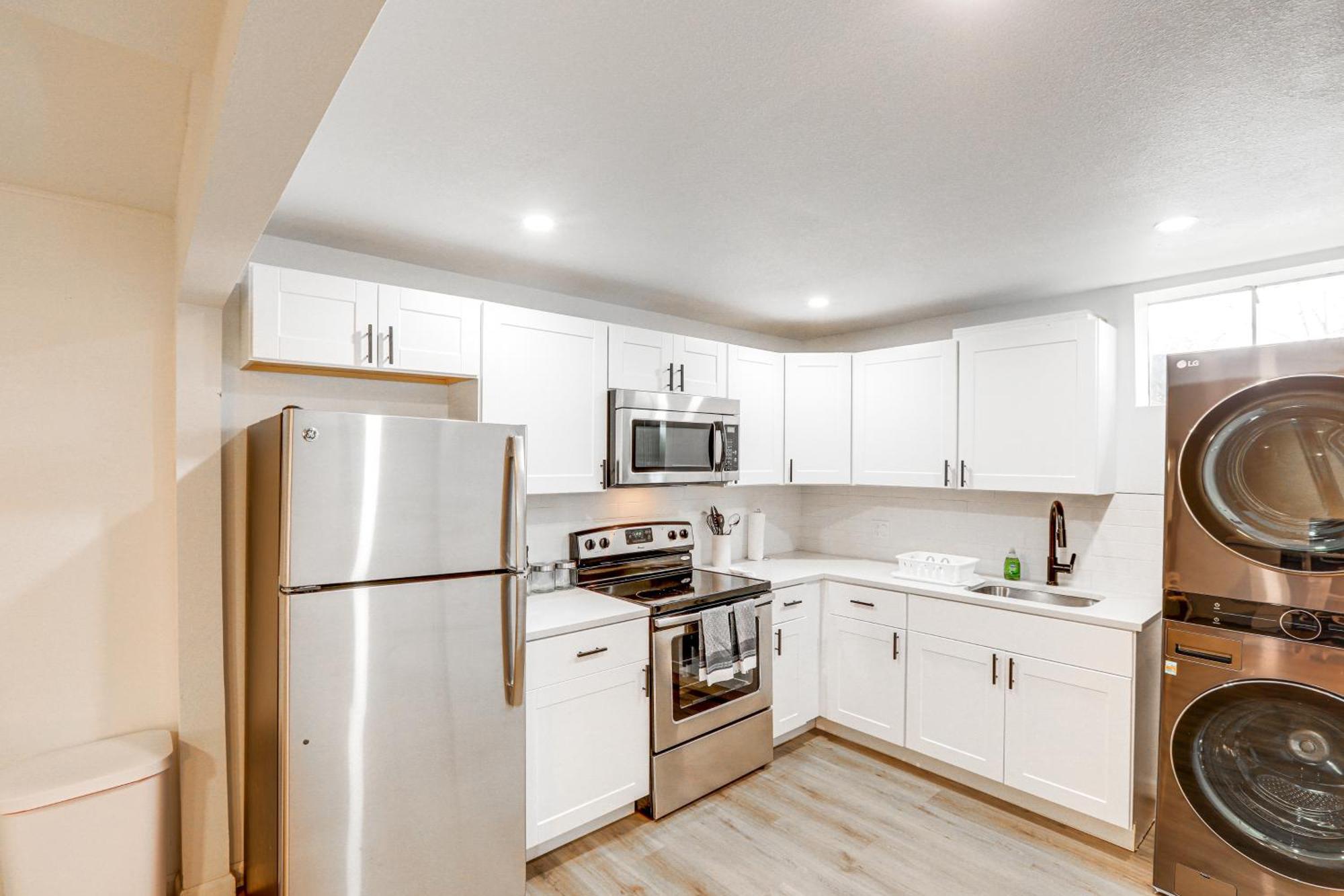 8 Mi To Dtwn Haven With Fenced Yard! *