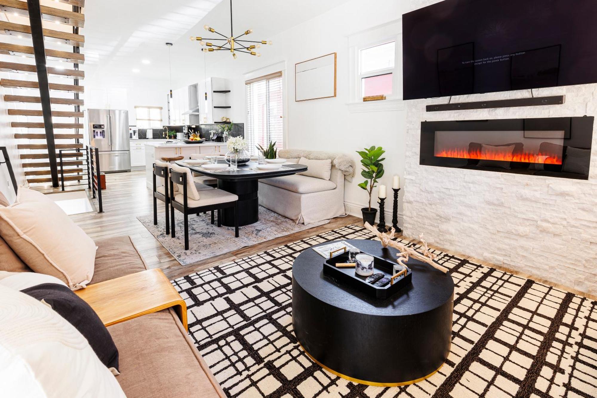 Holiday home Newly Remodeled Luxury - 30 Percent Off New Listing Promo *