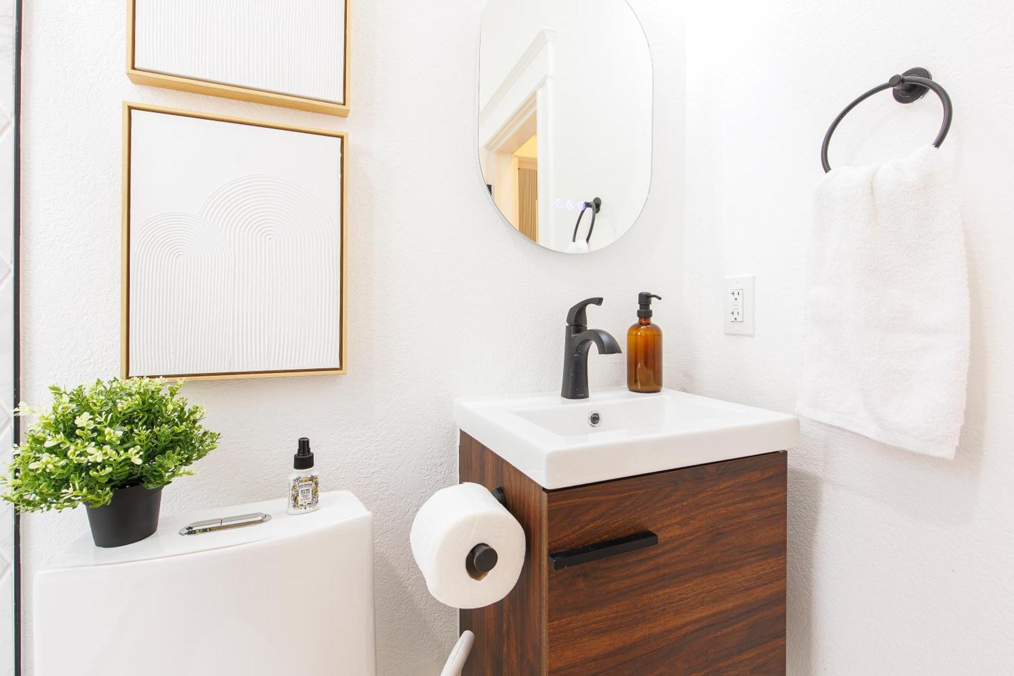 Holiday home Newly Remodeled Luxury - 30 Percent Off New Listing Promo *
