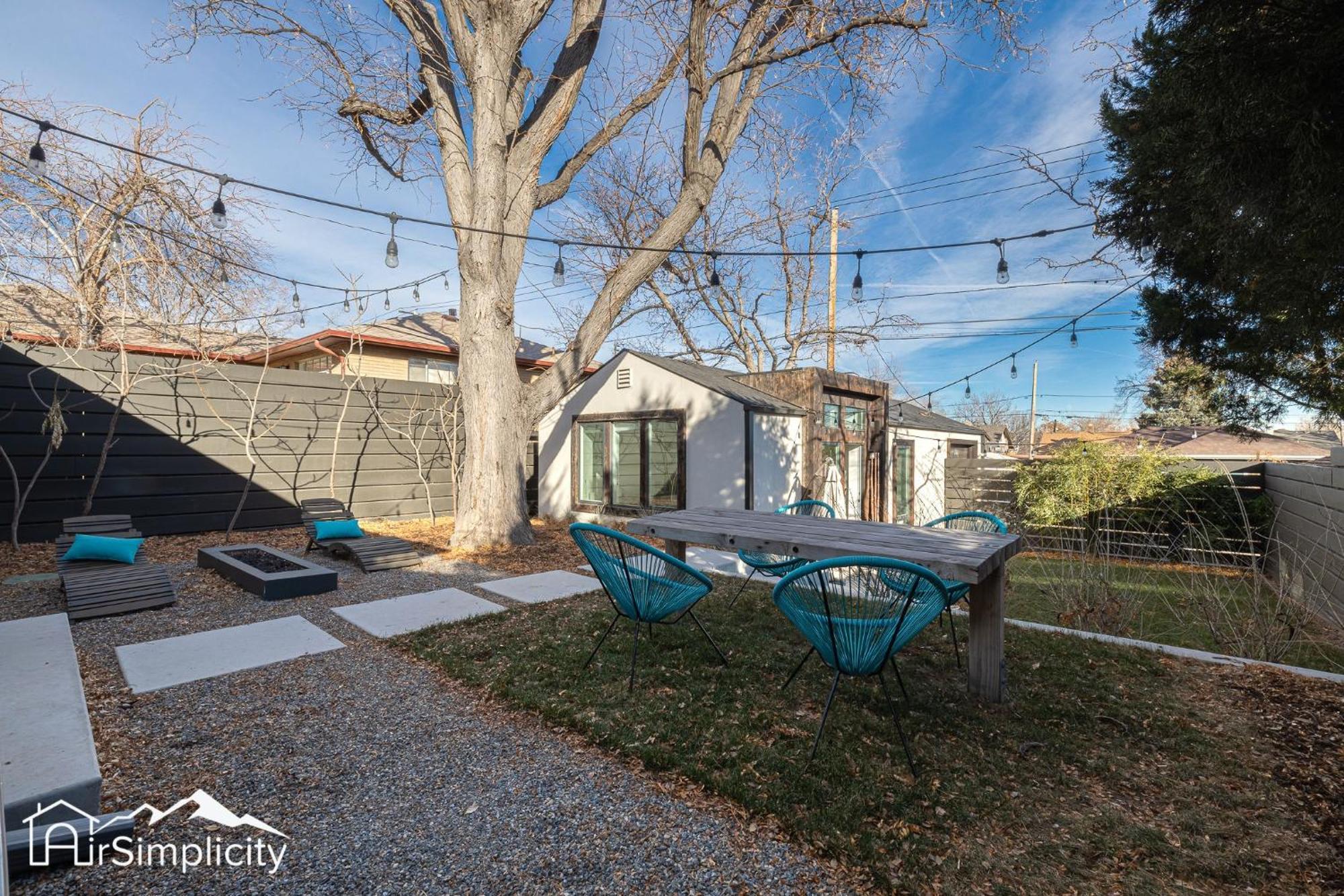Guest house Sunny Carriage House 1 Brbath Patio Firepit *