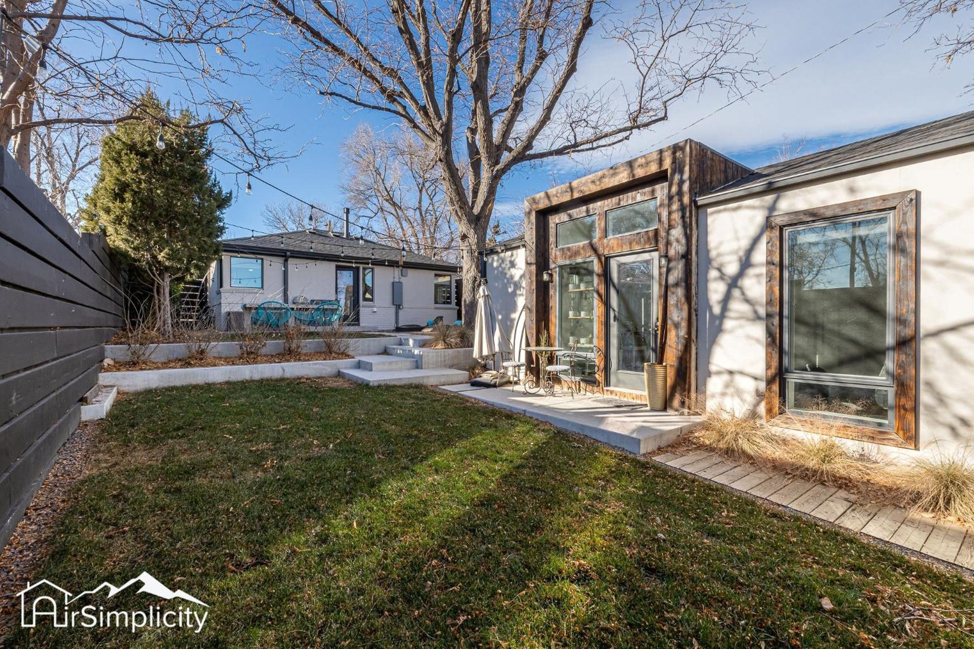 Sunny Carriage House 1 Brbath Patio Firepit *