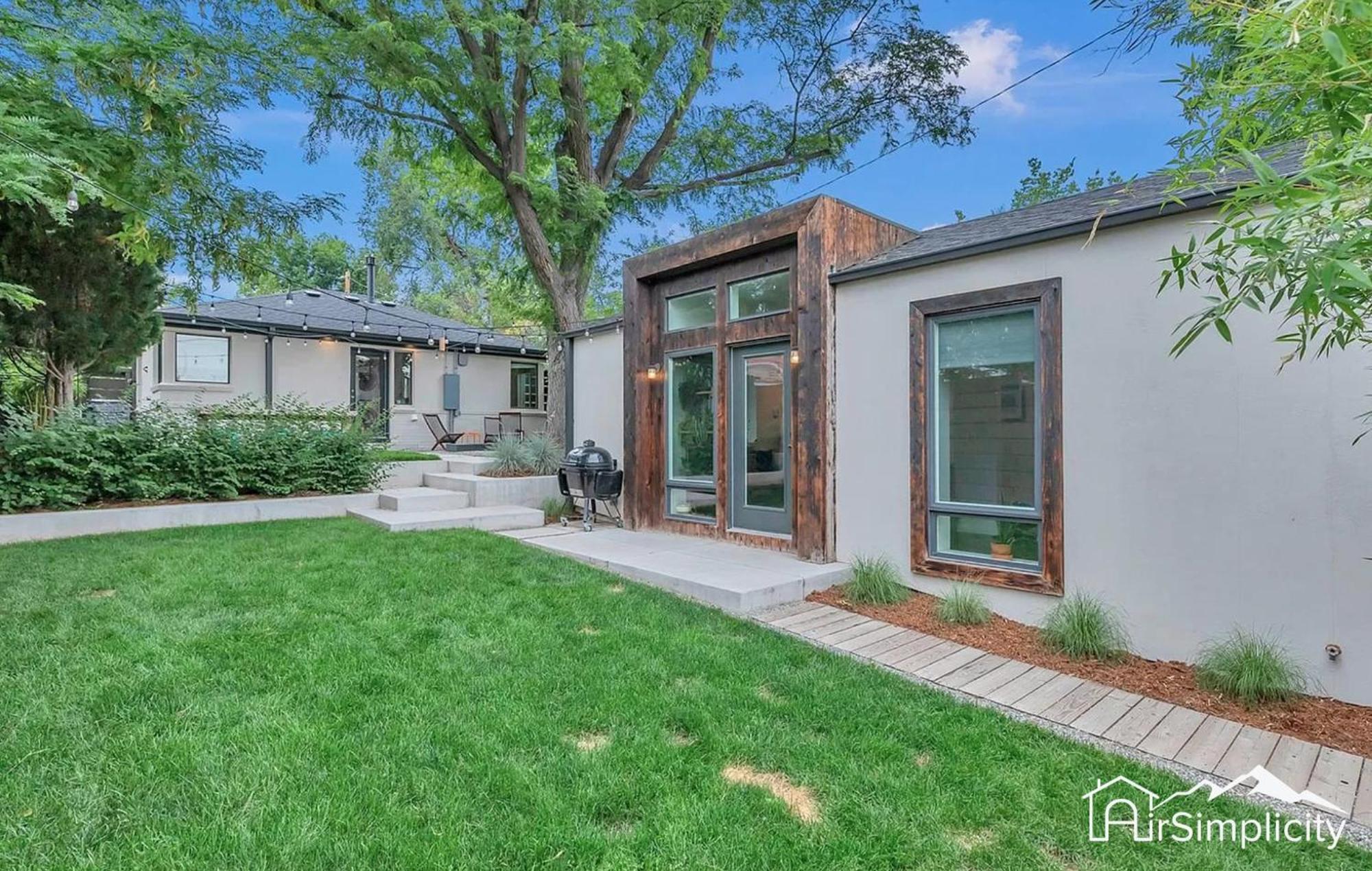 Guest house Sunny Carriage House 1 Brbath Patio Firepit *