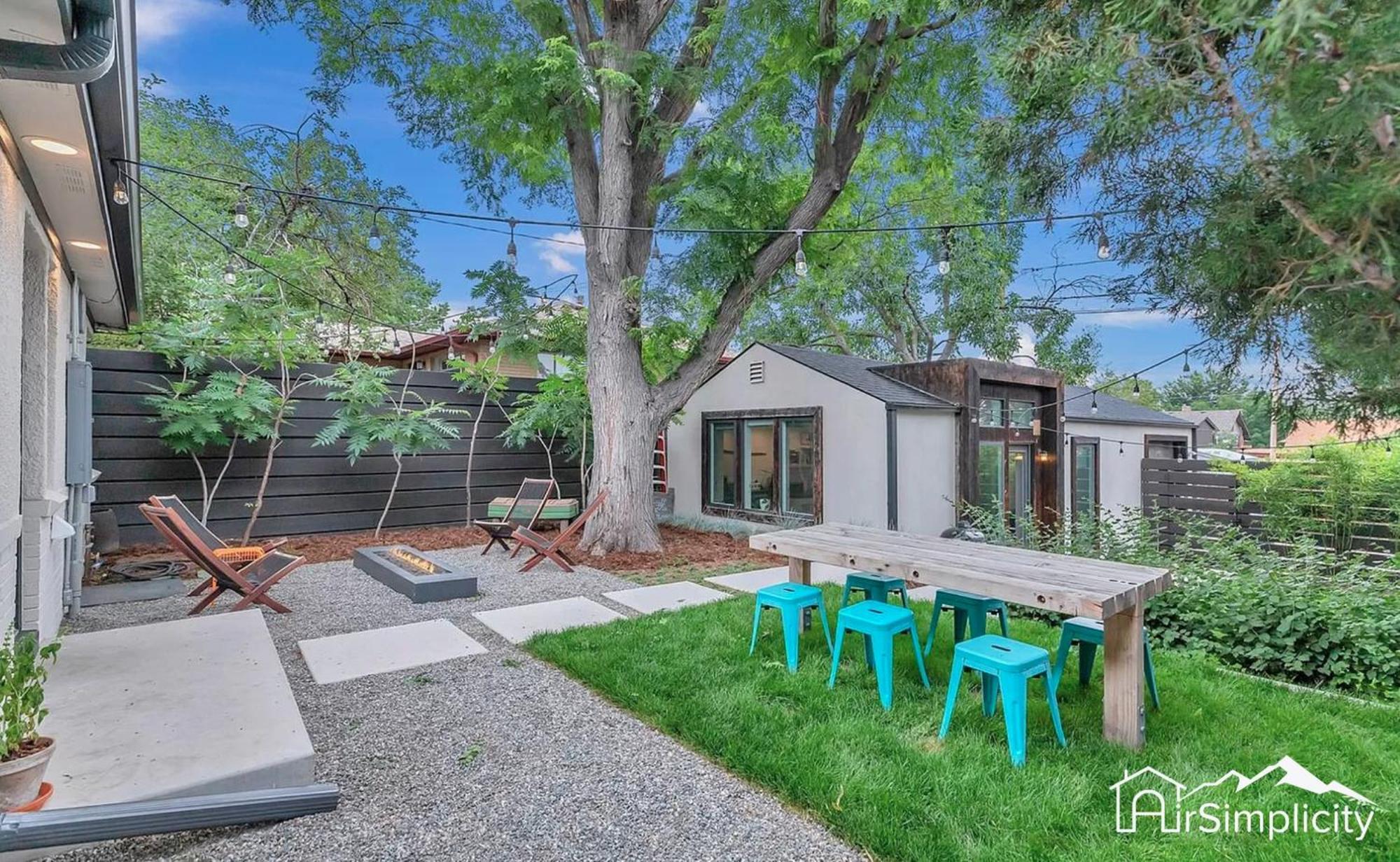 Guest house Sunny Carriage House 1 Brbath Patio Firepit *