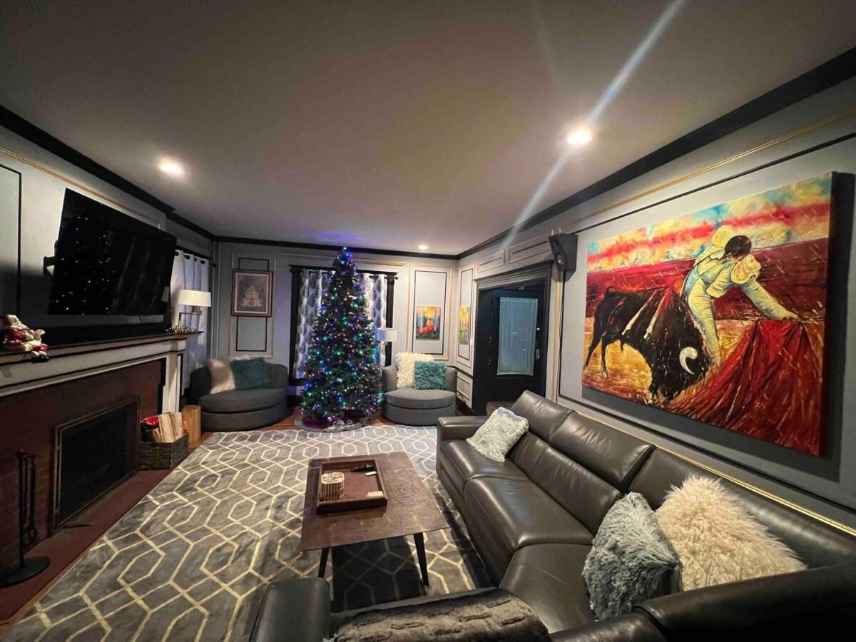 Holiday home 4 Bedroom Luxurious-gem Mansion In Heart Of *