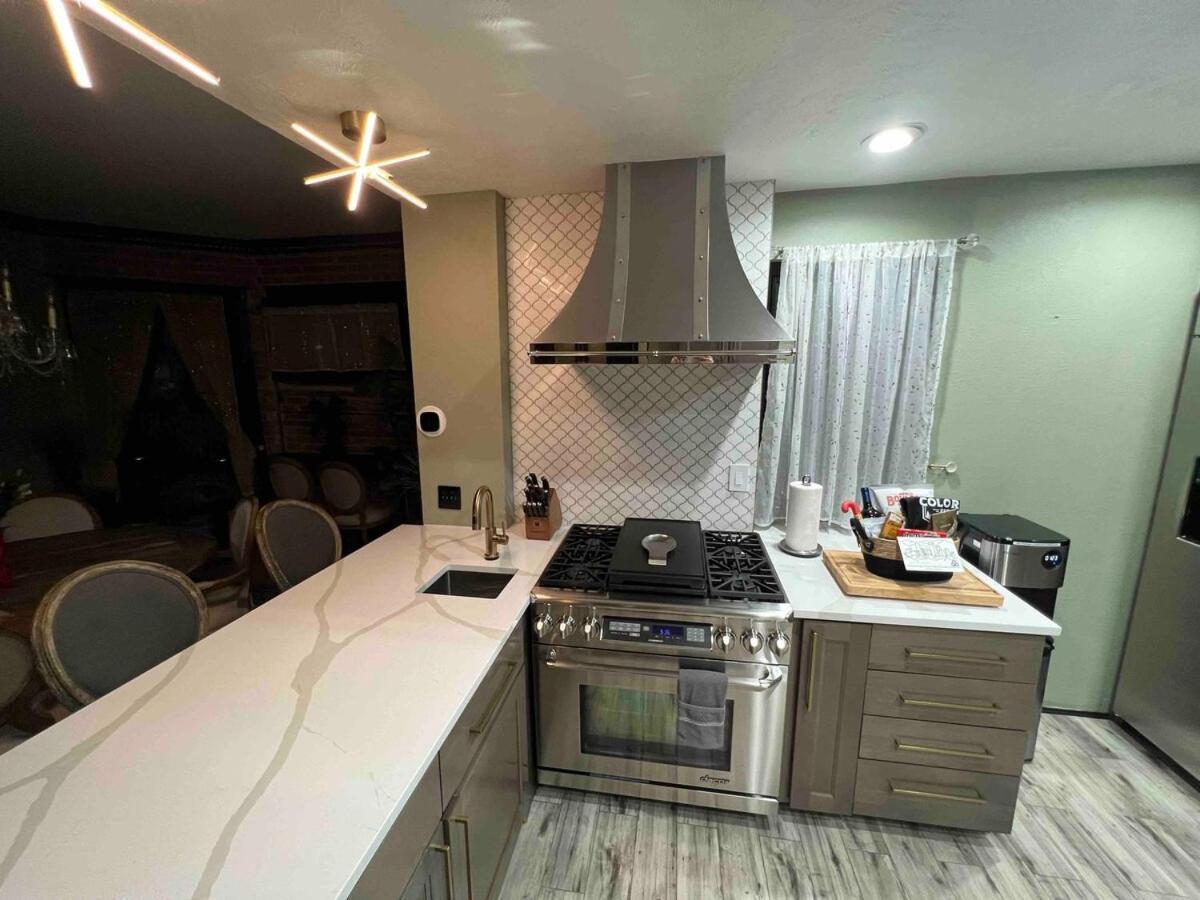 4 Bedroom Luxurious-gem Mansion In Heart Of