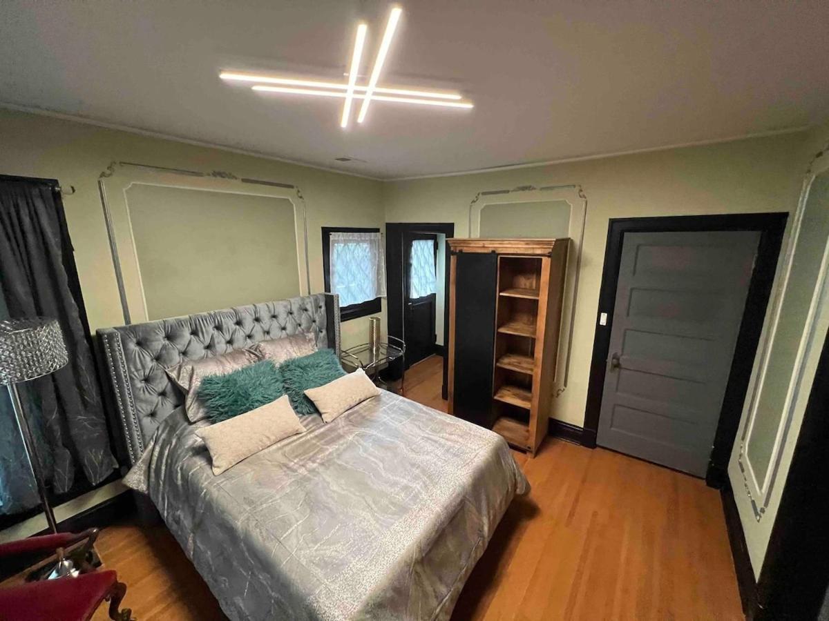 4 Bedroom Luxurious-gem Mansion In Heart Of *