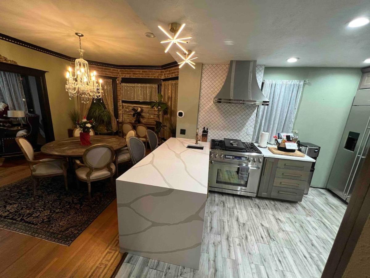 4 Bedroom Luxurious-gem Mansion In Heart Of