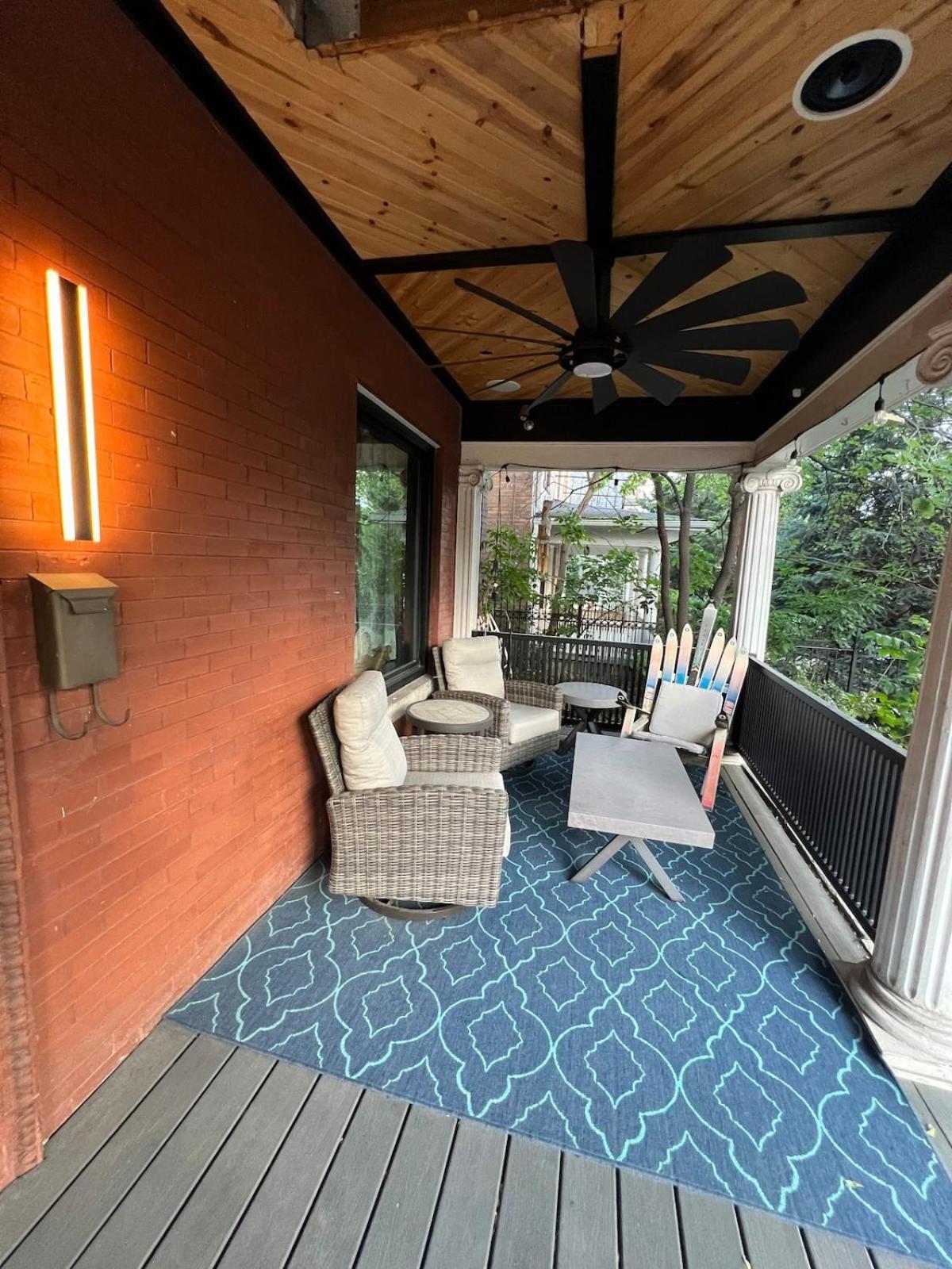 4 Bedroom Luxurious-gem Mansion In Heart Of