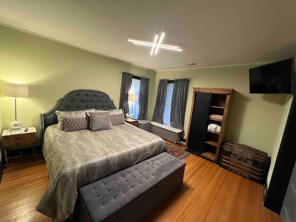 Holiday home 4 Bedroom Luxurious-gem Mansion In Heart Of