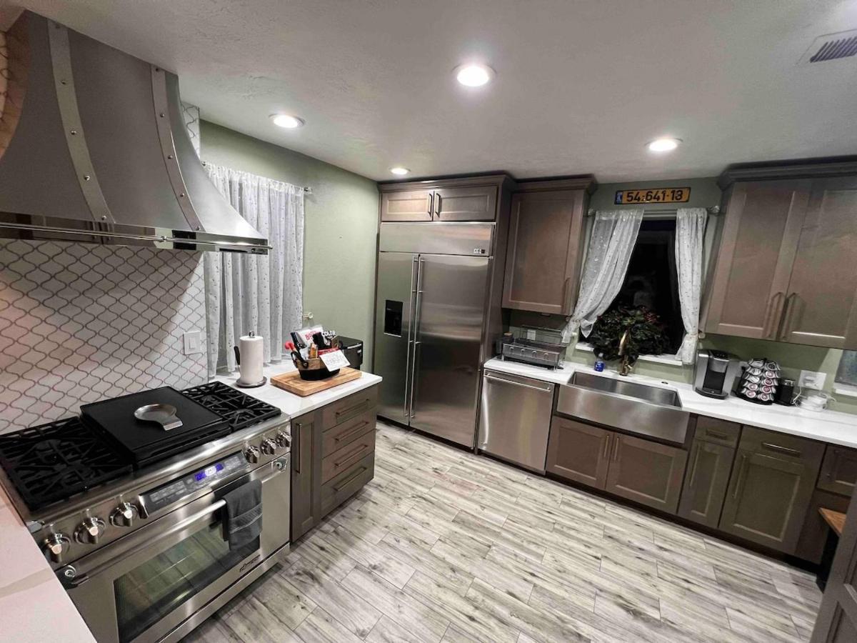 4 Bedroom Luxurious-gem Mansion In Heart Of