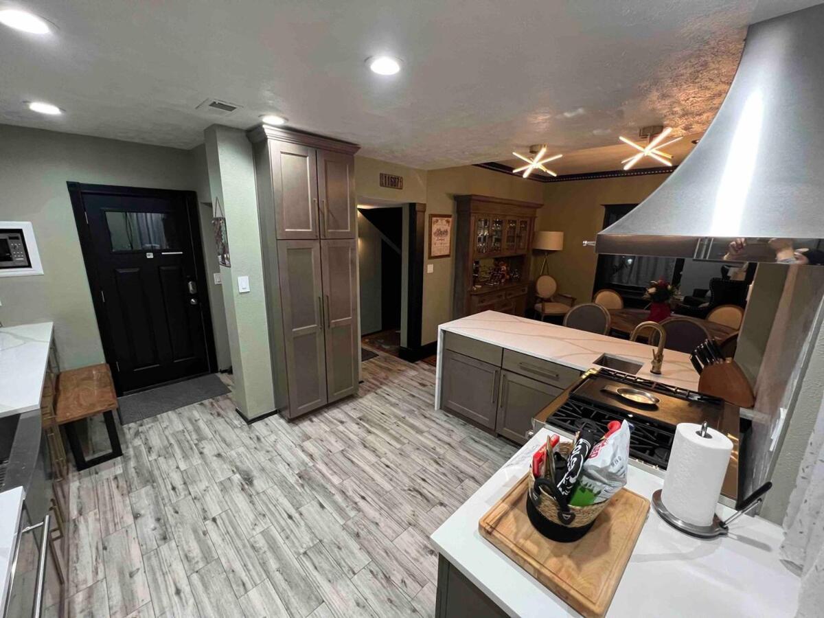 4 Bedroom Luxurious-gem Mansion In Heart Of *