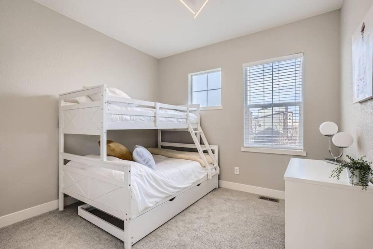Mid Mod Retreat, 10 Mins To Downtown Holiday home Denver