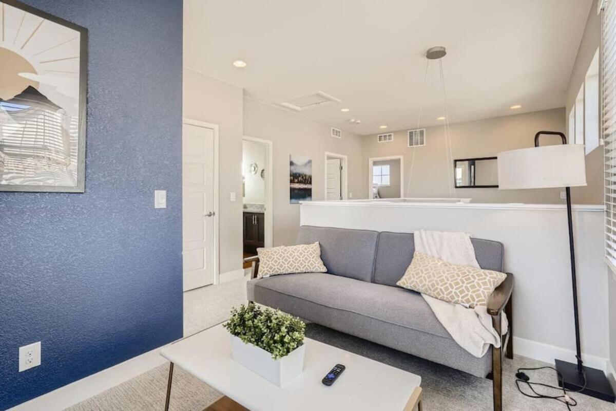 Mid Mod Retreat, 10 Mins To Downtown Holiday home