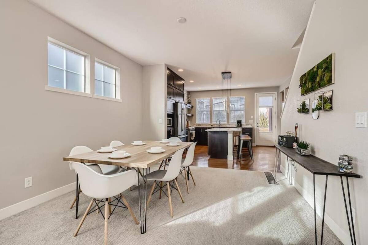 Holiday home Mid Mod Retreat, 10 Mins To Downtown *