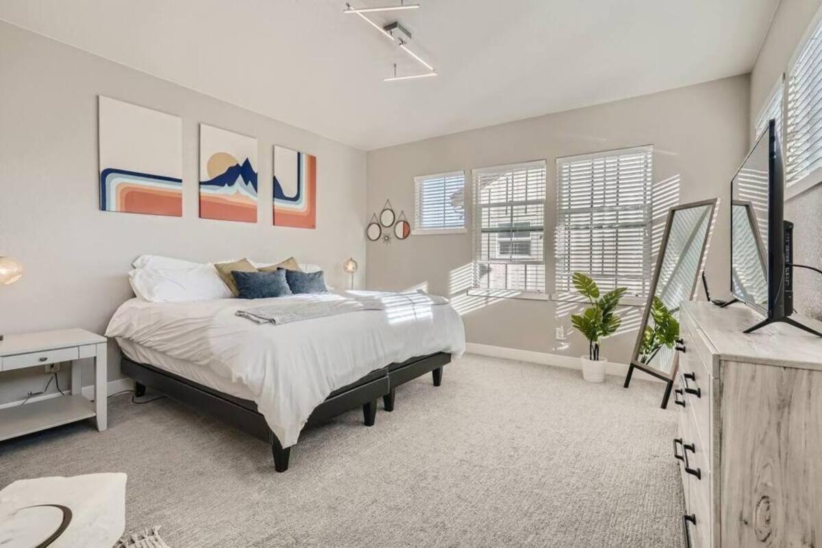 Holiday home Mid Mod Retreat, 10 Mins To Downtown