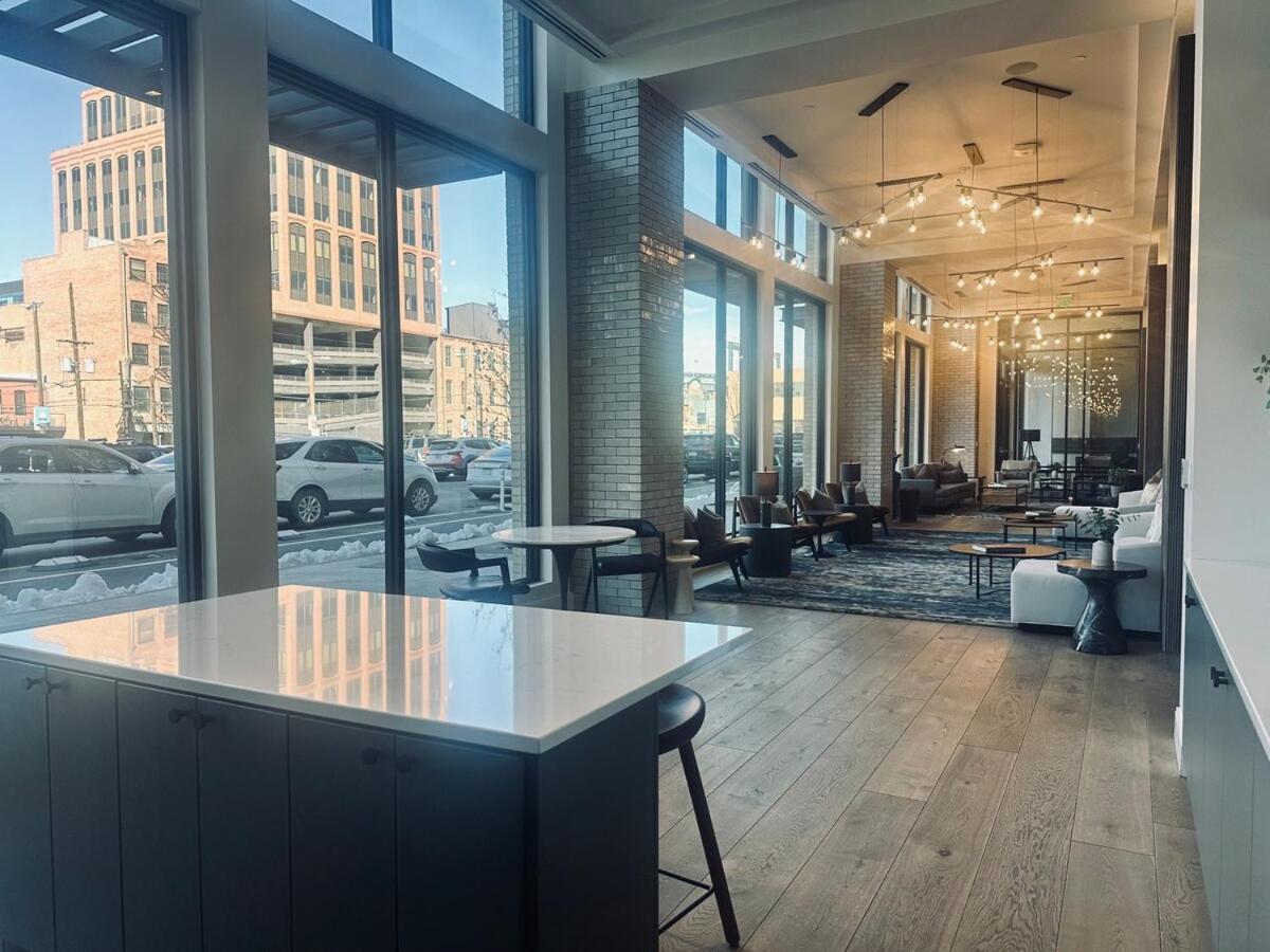 Apartment Putting On The Ritz At The Fitz!