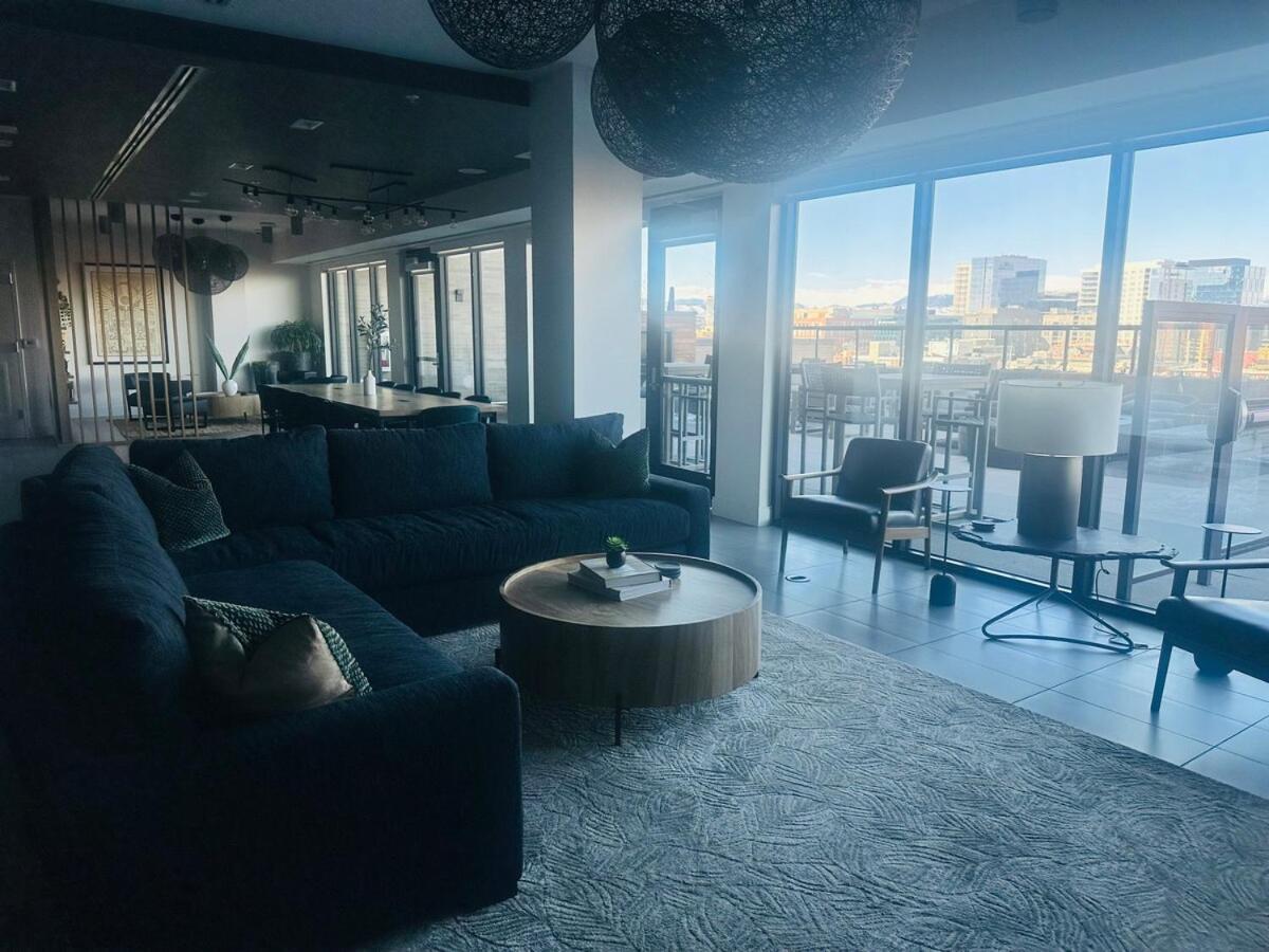 Putting On The Ritz At The Fitz! Apartment Denver