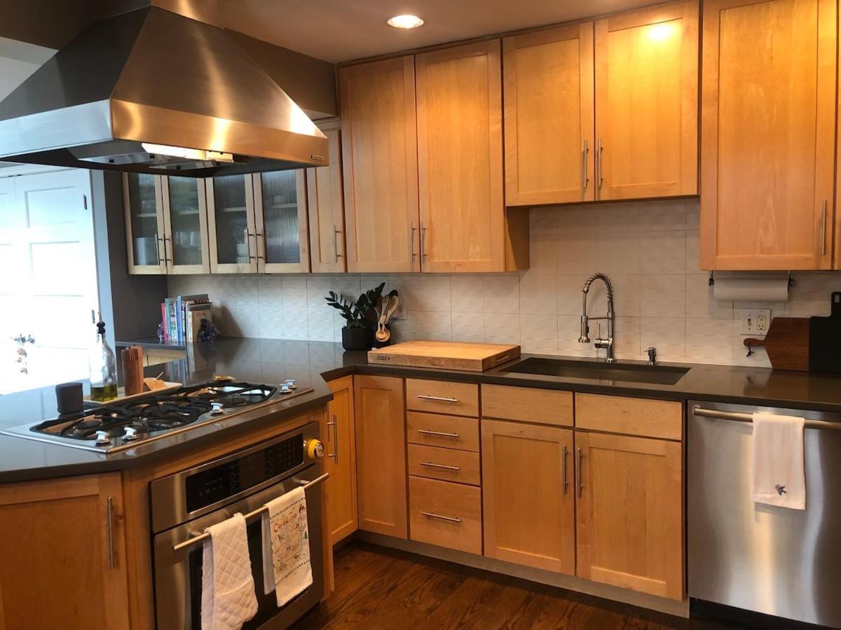 Neighborhood Gem 3br 2bath Holiday home Denver