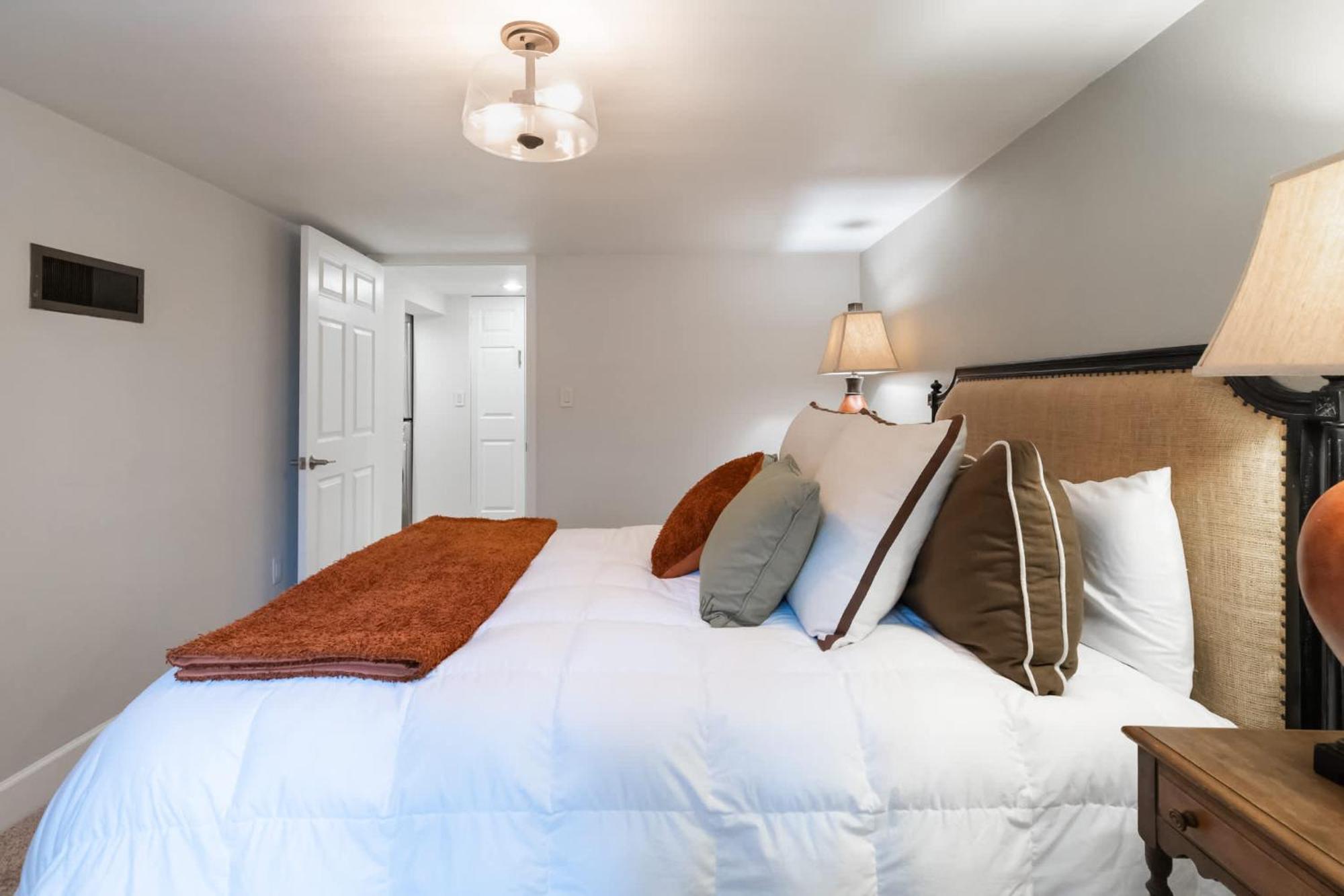Superb Washington Park - Dog-friendly W Yard Holiday home