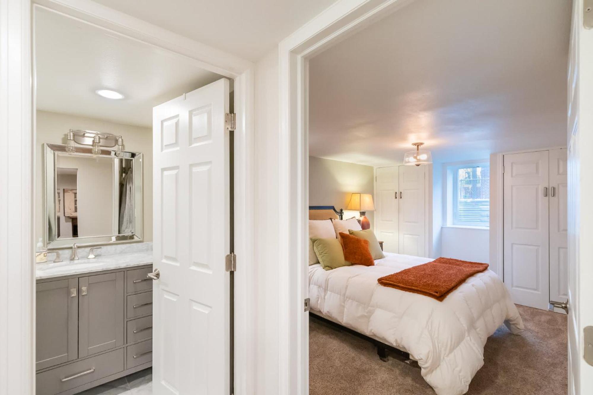 Holiday home Superb Washington Park - Dog-friendly W Yard *