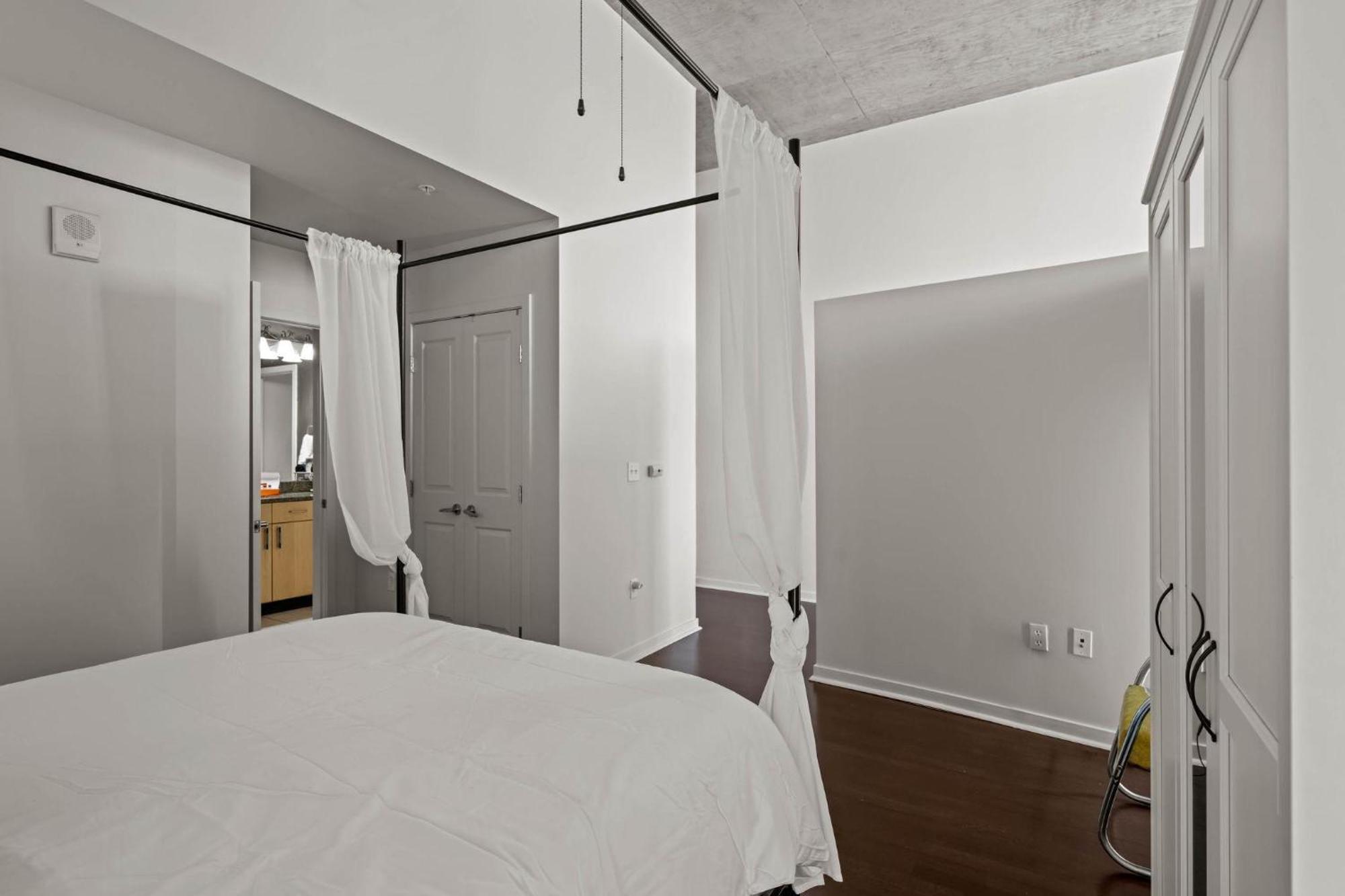 1700 Bassett, Unit 711