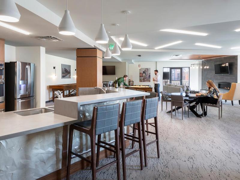 Apartment Larimer Square, Parking Included, At The Windsor *