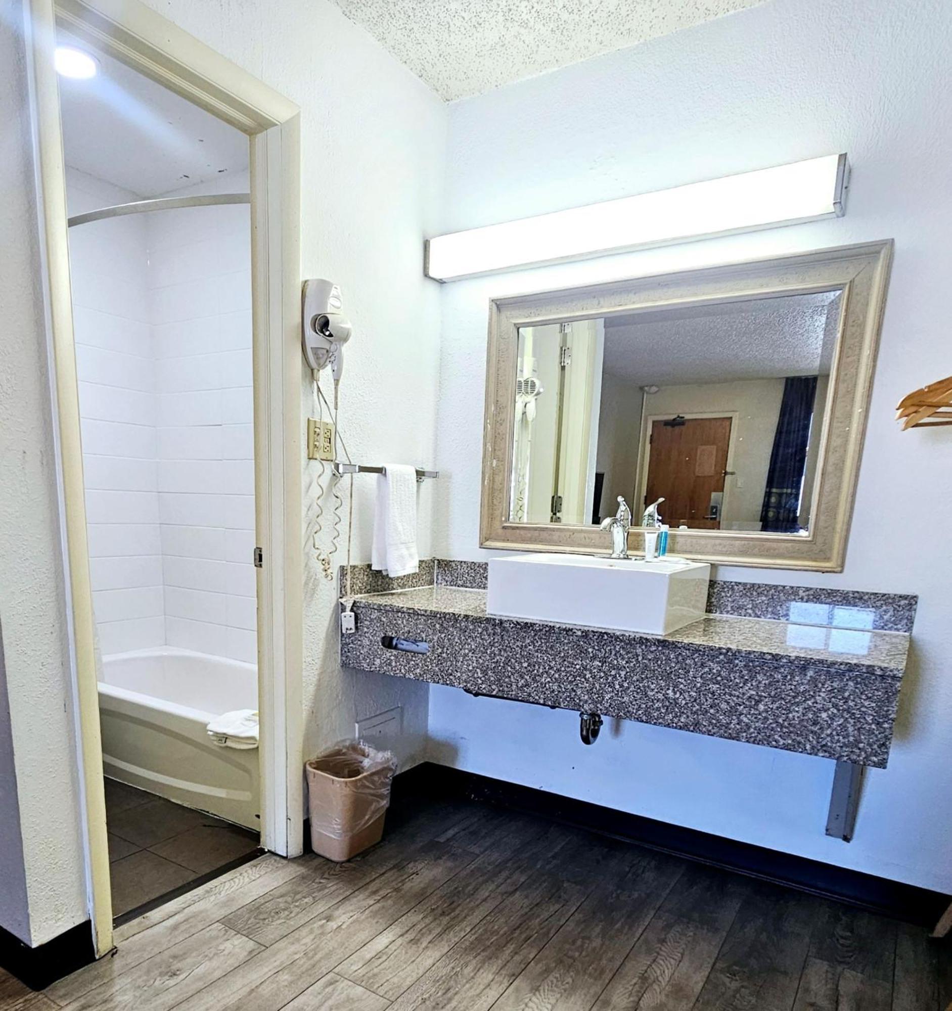 Super 8 By Wyndham Motel Denver