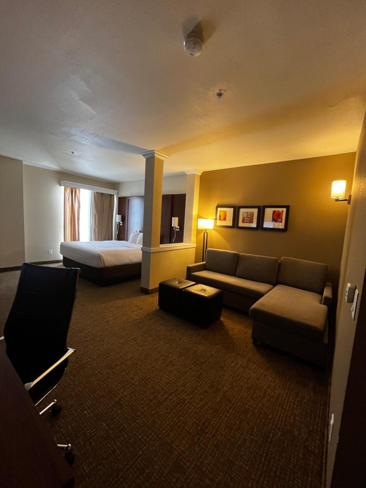 Hotel Comfort International Airport 3*
