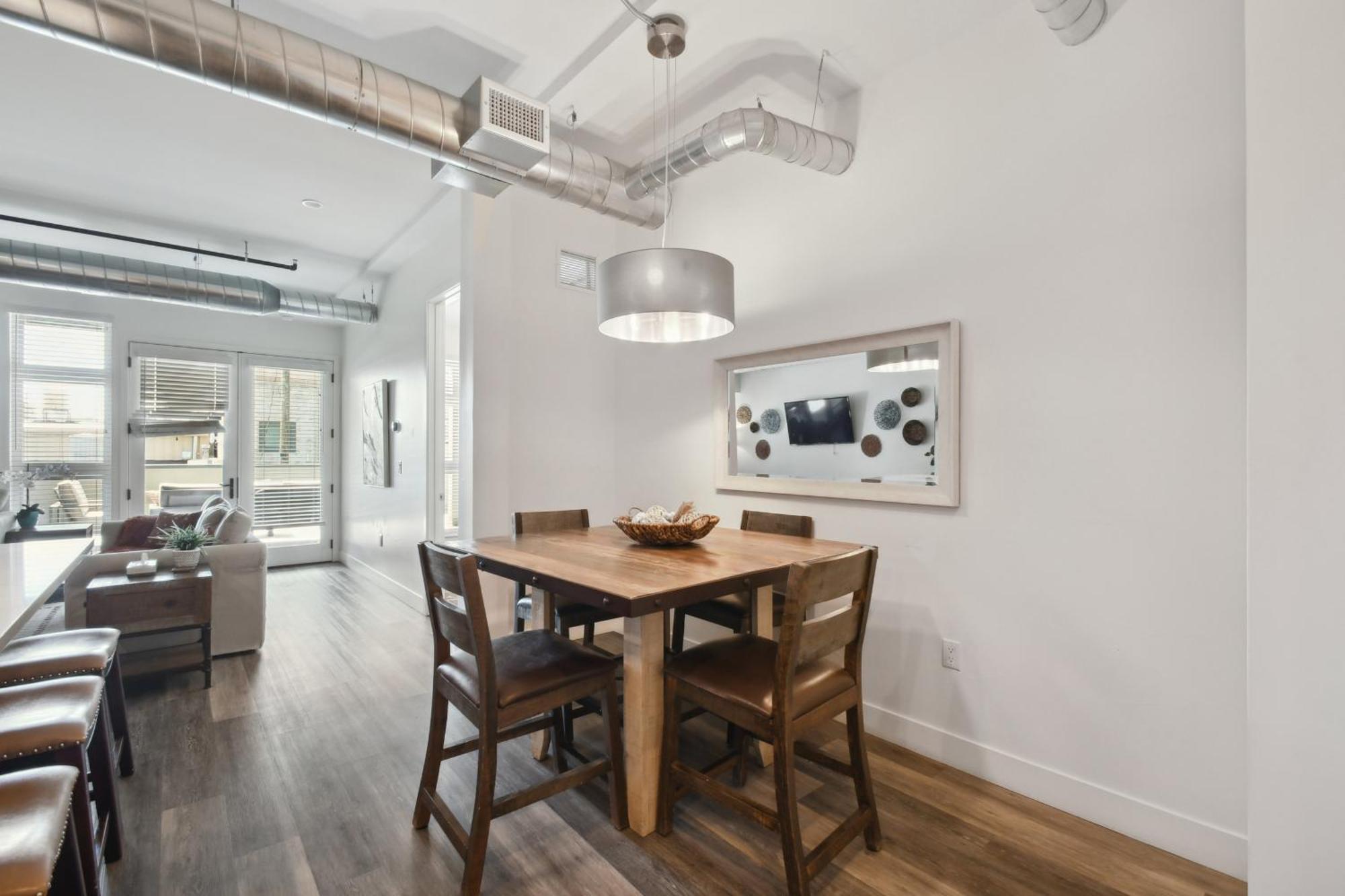 3198 Industrial Chic At Rino Art Lofts Holiday home *