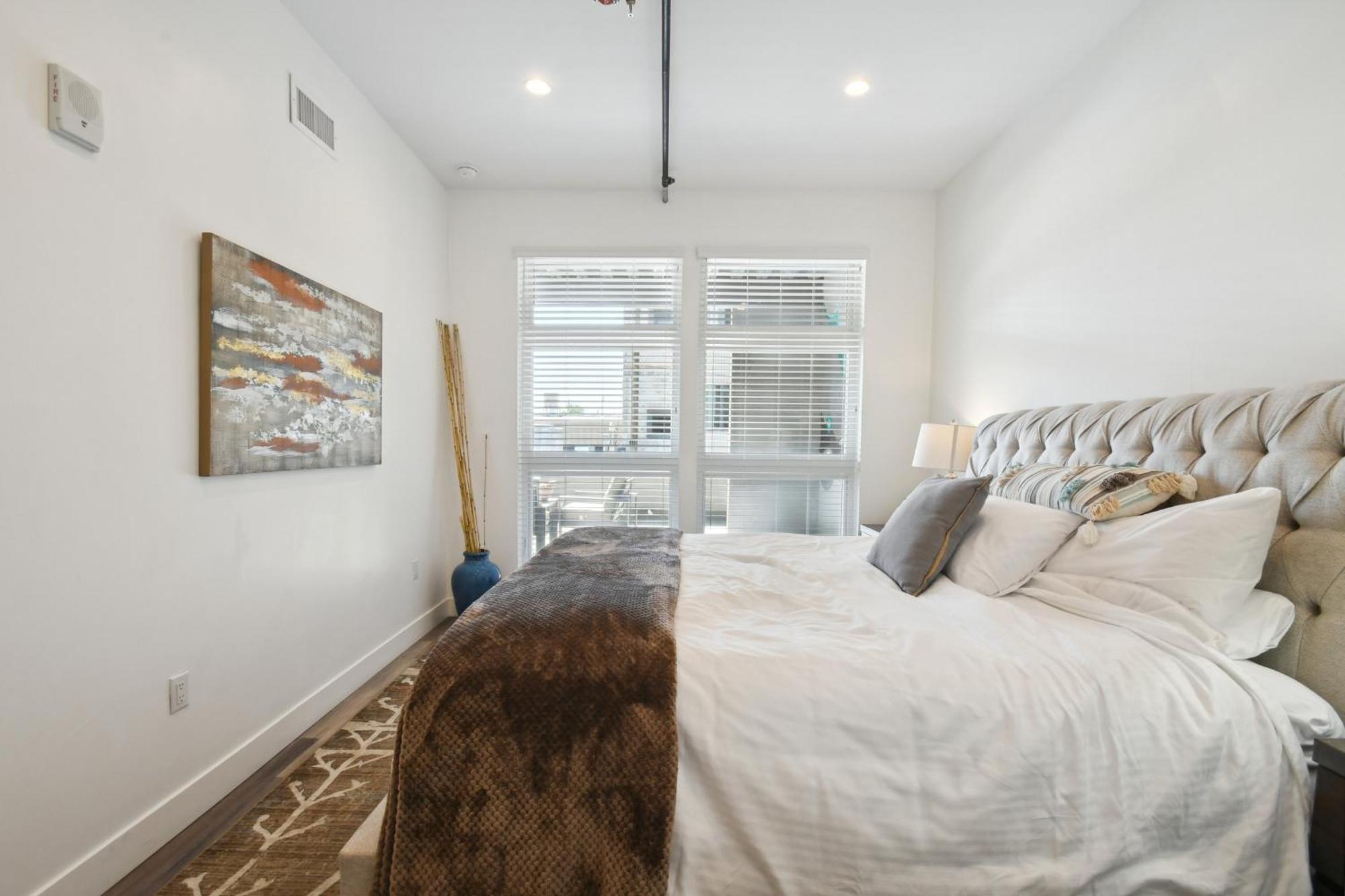 3198 Industrial Chic At Rino Art Lofts *