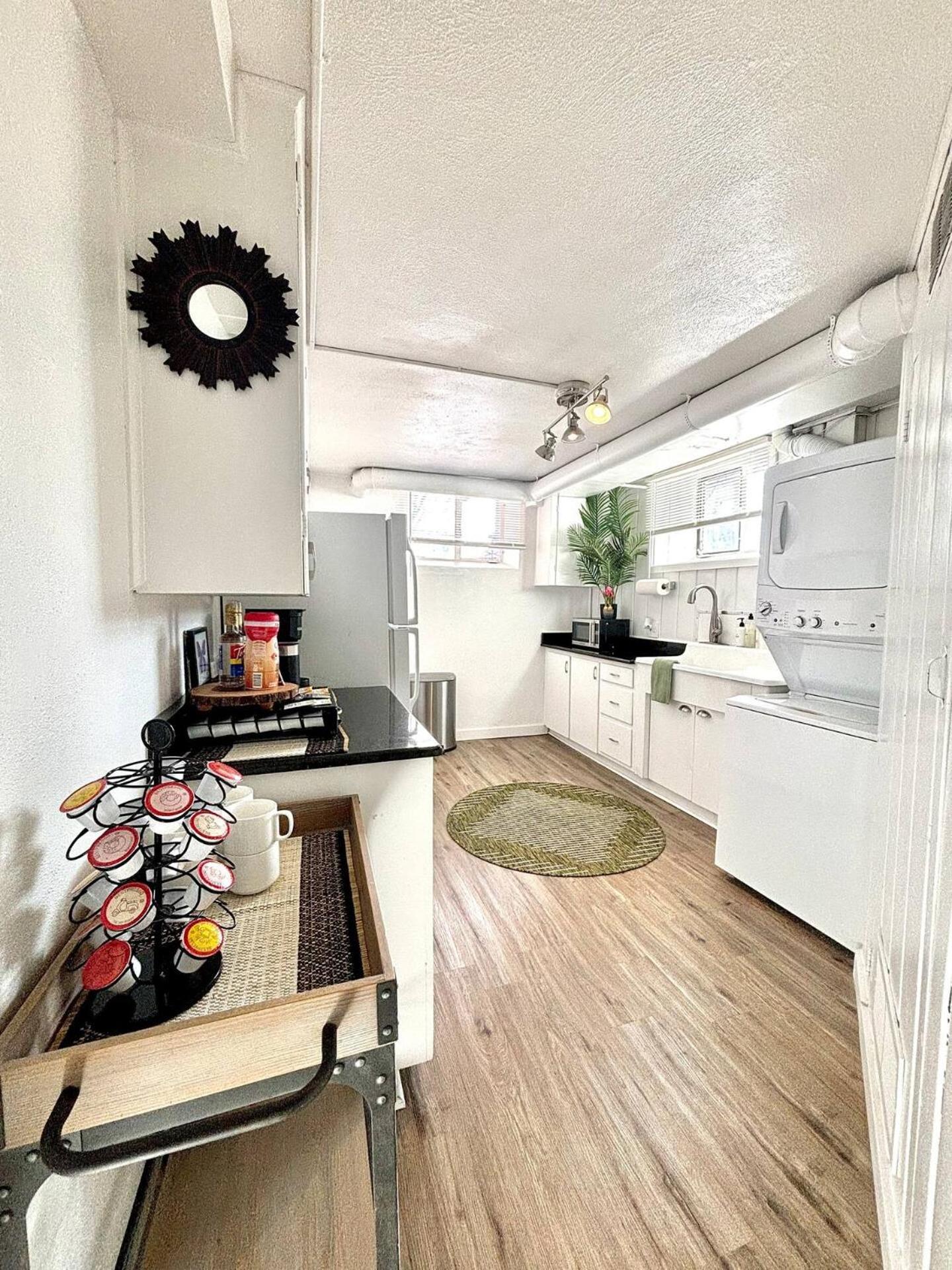1920s Inspired Stay-coffee Bar- Cozy-local Holiday home *