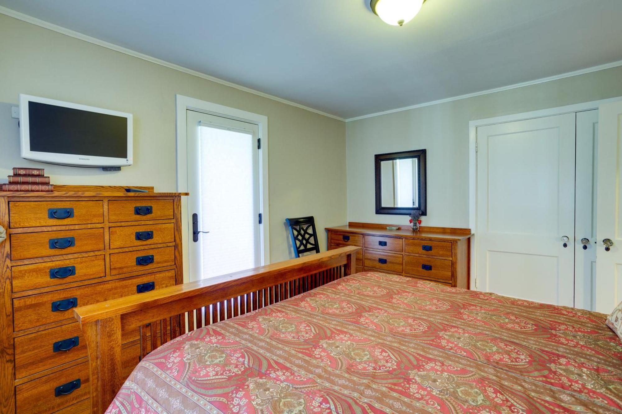 Centrally Located Retreat With Yard And Grill! Holiday home *