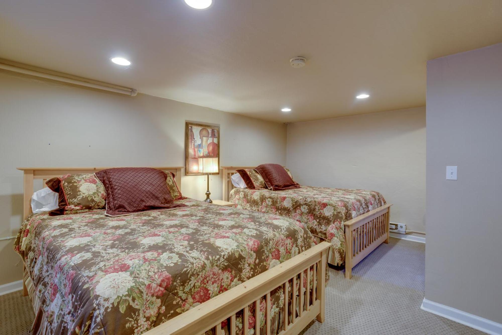 Centrally Located Retreat With Yard And Grill! *